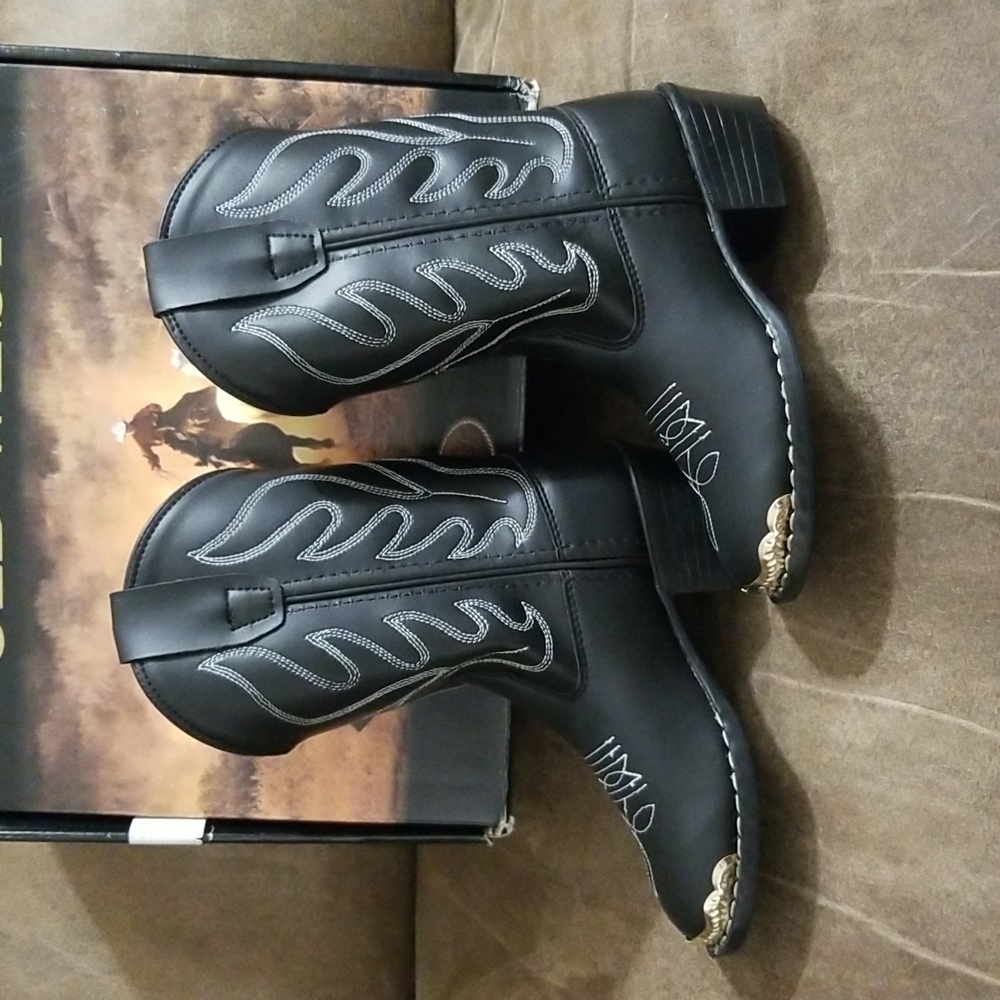 YOUTH BOOTS